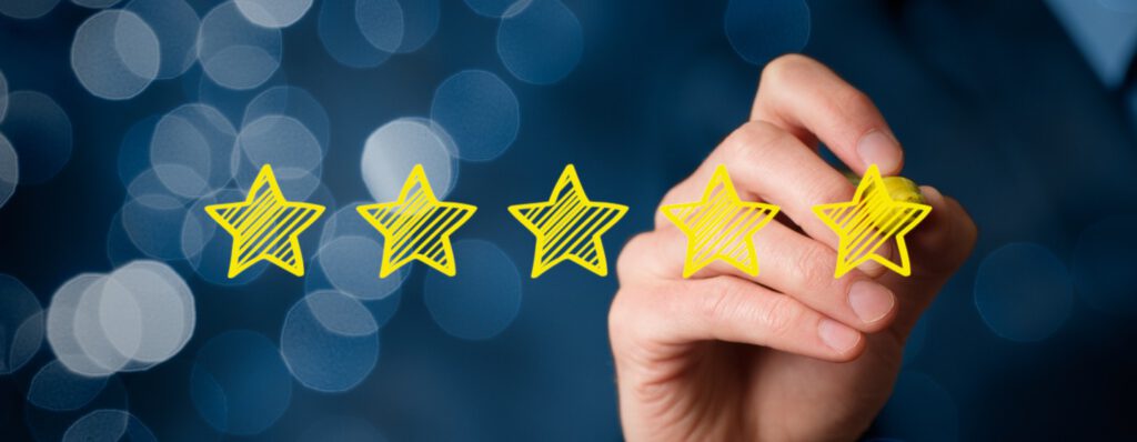 Illustratie van online reviews die de reputatie en omzet van een webshop beïnvloeden